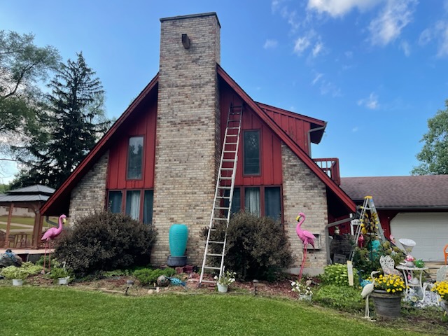 Detail of clean exterior paint work in the Northwest and South Suburbs